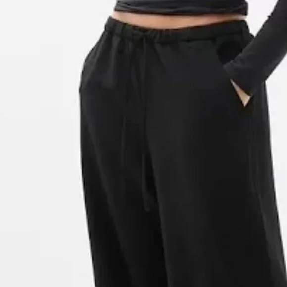 NWT- Athleta Mid Rise SnapPant Black- Size L